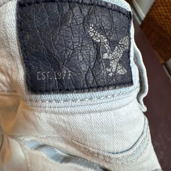 American Eagle Outfitters Women's High Rise Shortie Denim Light wash Blue Shorts - Picture 3 of 5